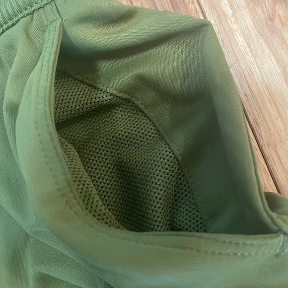 The North Face Women's Aphrodite Shorts - Picture 3 of 11